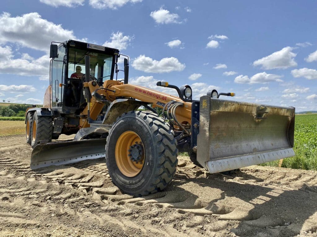 Hengl Erdarbeiten - Grader im Einsatz