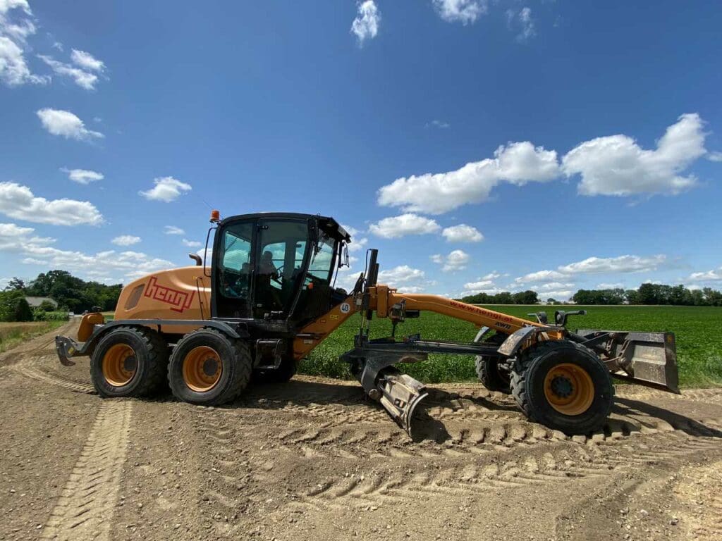 Hengl Erdarbeiten - Arbeit mit dem Grader