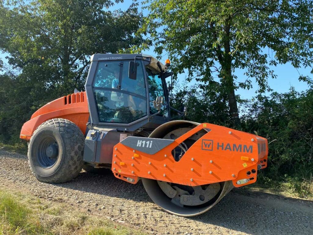 Hengl Erdarbeiten - Walze im Einsatz